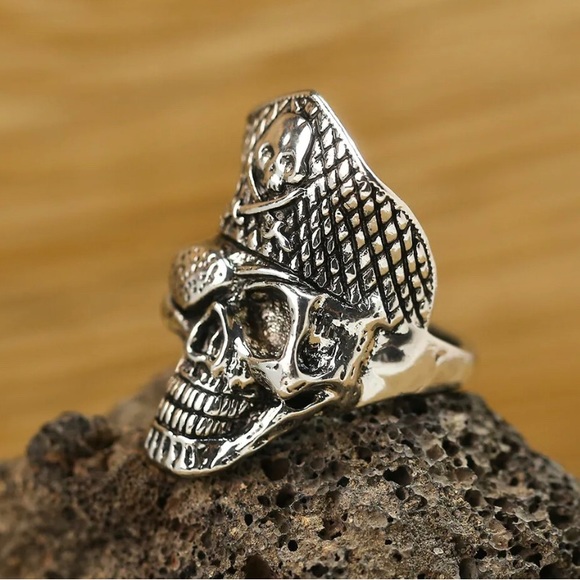 Pirate Skull Chunky Statement • Tibetan Silver Punk-Rock Ring • Size: 10 - Picture 3 of 3